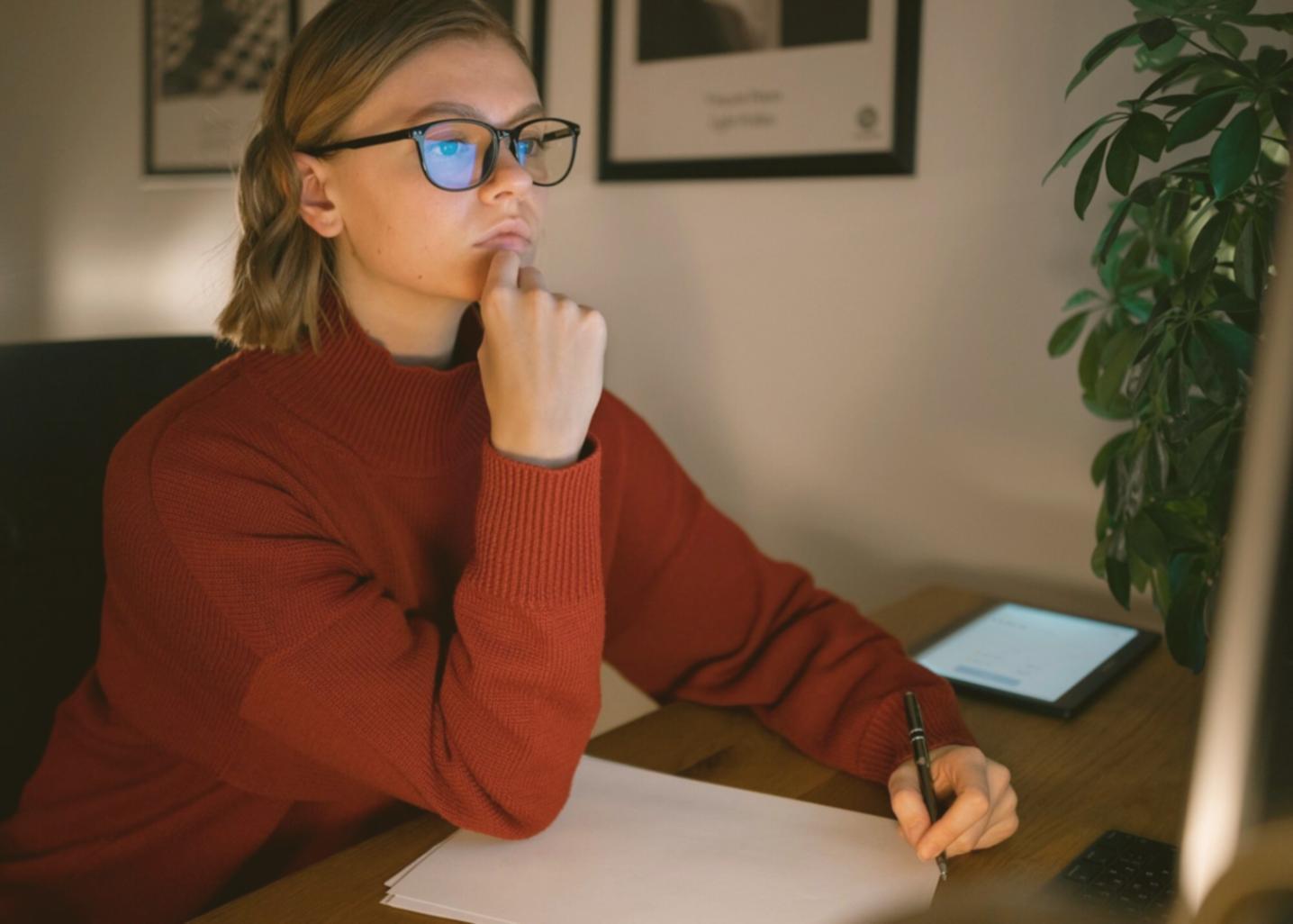 Sesión de trabajo sobre modelo financiero y estructura empresarial